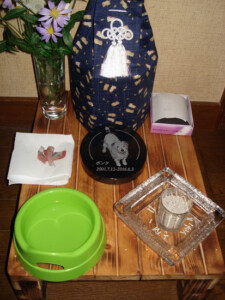 ポンタの石彫エンブレム